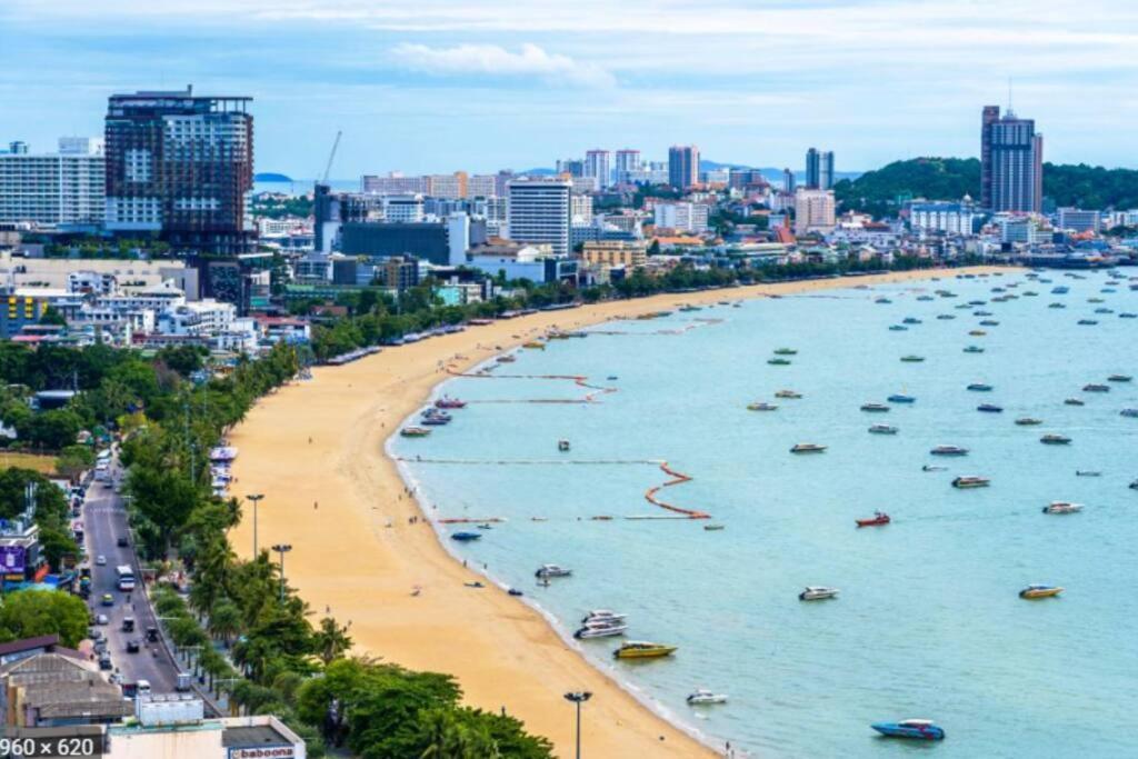 Edge Seaview Apartment Pattaya